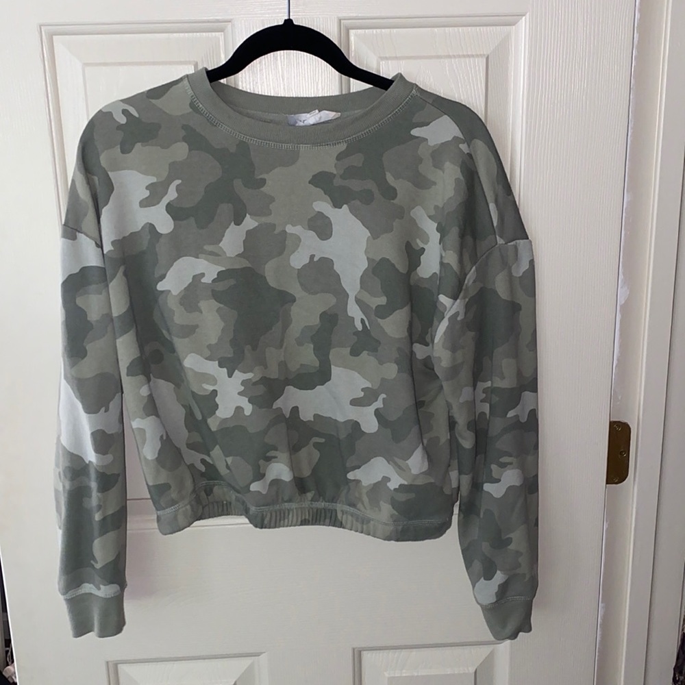 Camo Cropped Sweatshirt Top